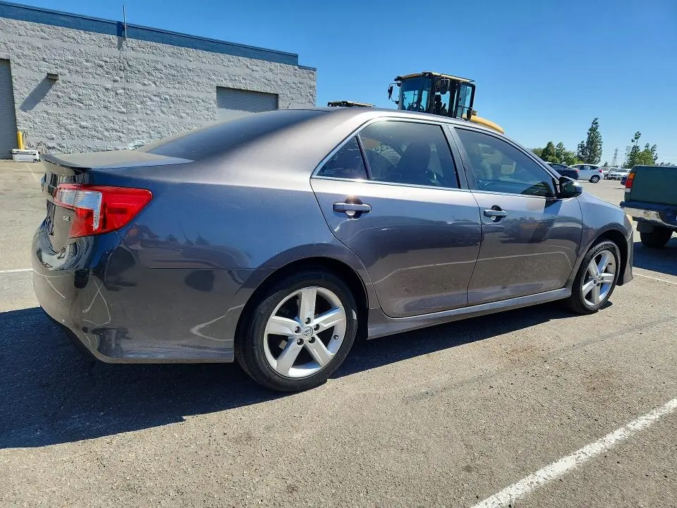 2014 TOYOTA CAMRY SE  