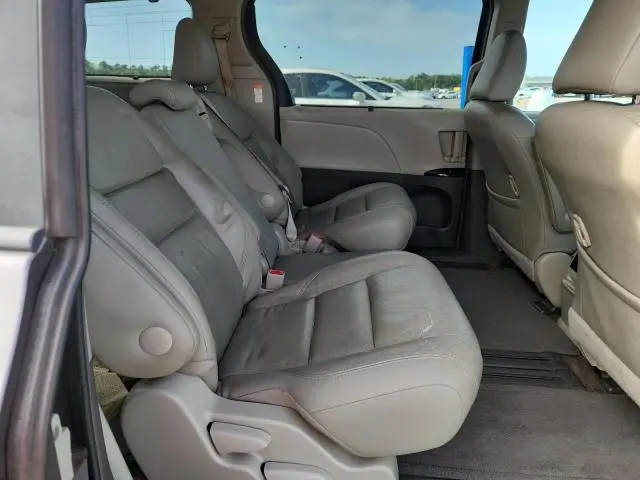 2016 TOYOTA SIENNA XLE 8-PASSENGER  