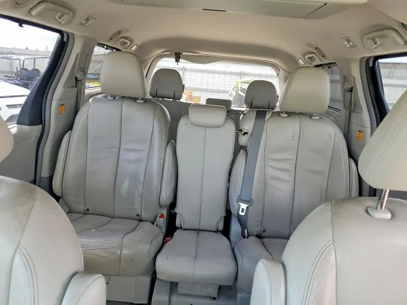 2013 TOYOTA SIENNA XLE 8-PASSENGER  