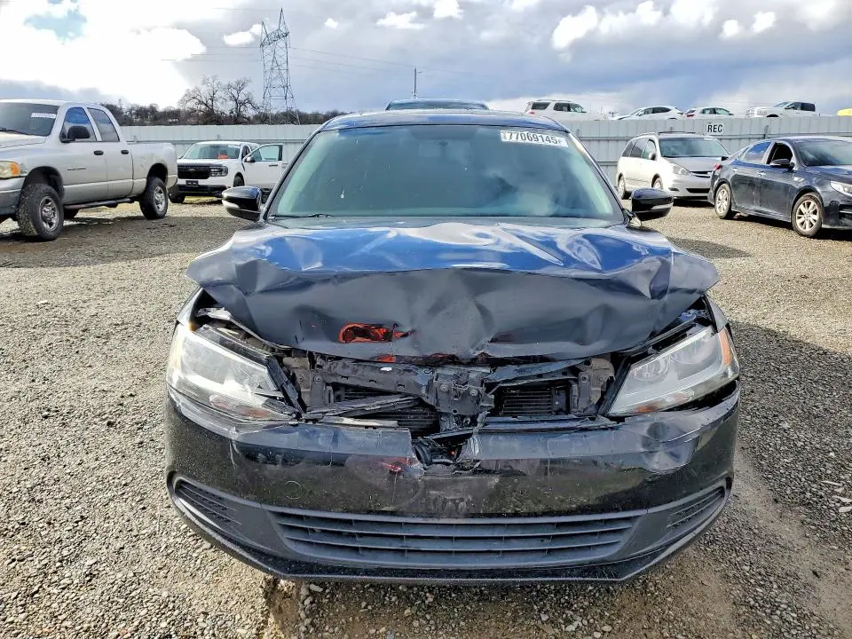 2011 VOLKSWAGEN JETTA SE  
