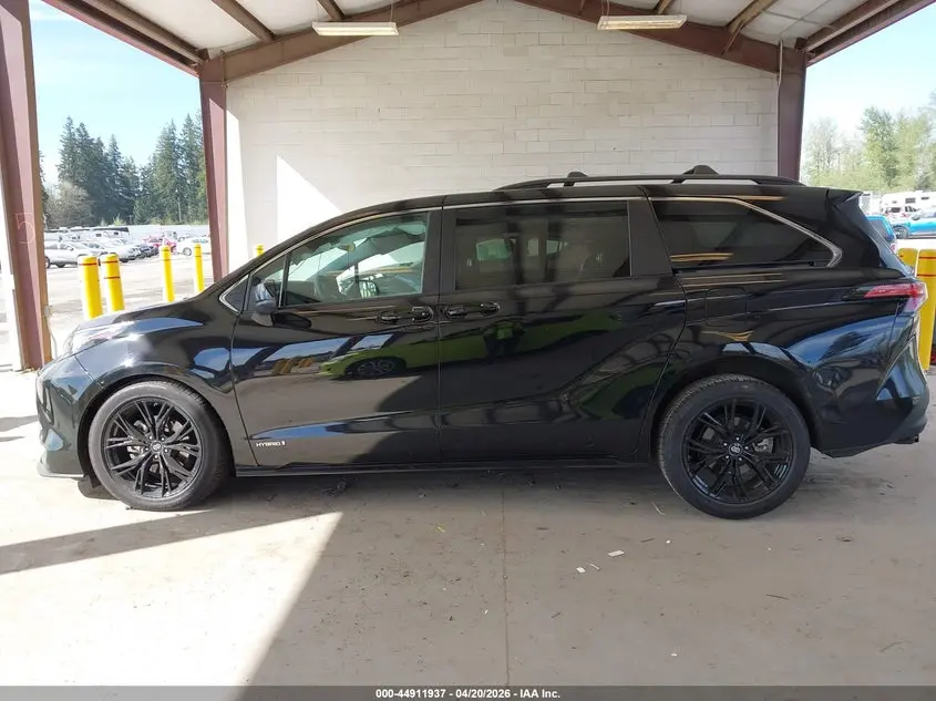 2021 TOYOTA SIENNA LE