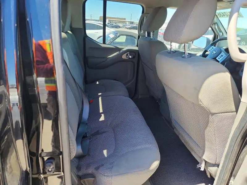 2017 NISSAN FRONTIER SV  