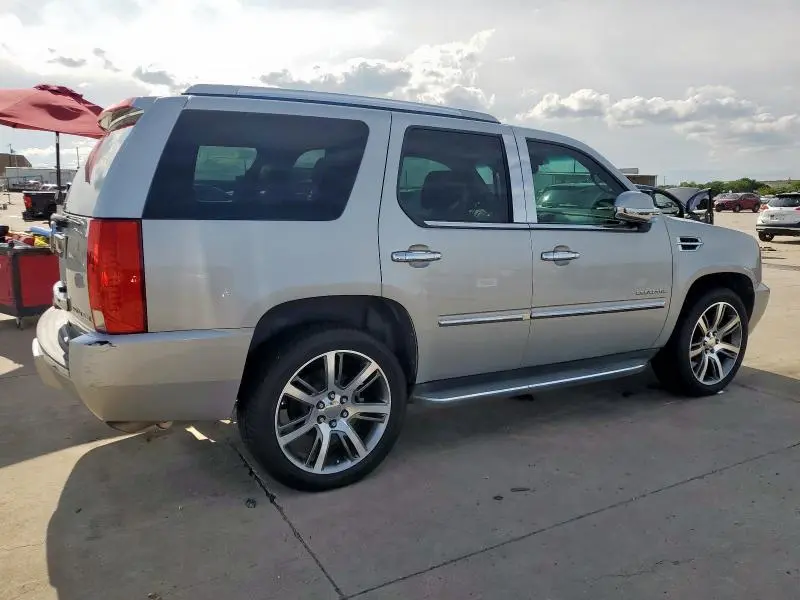 2010 CADILLAC ESCALADE   