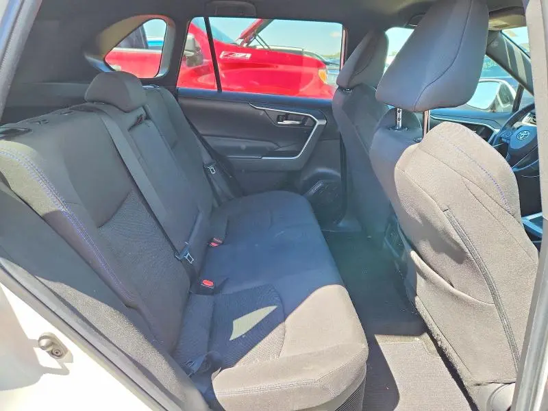 2022 TOYOTA RAV4 SE  