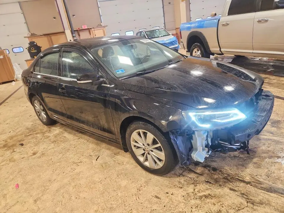 2016 VOLKSWAGEN JETTA SE  