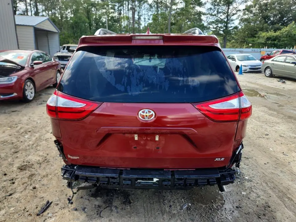 2019 TOYOTA SIENNA XLE PREMIUM 8-PASSENGER  