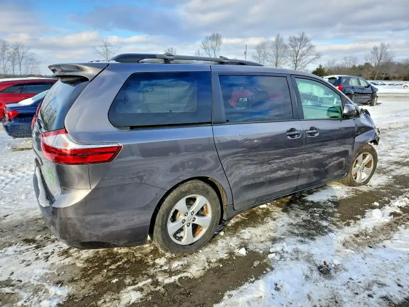 2017 TOYOTA SIENNA LE  
