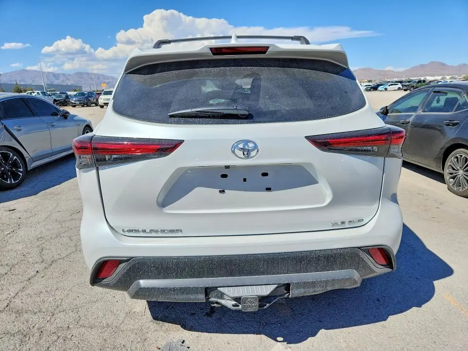 2026 TOYOTA HIGHLANDER XLE  