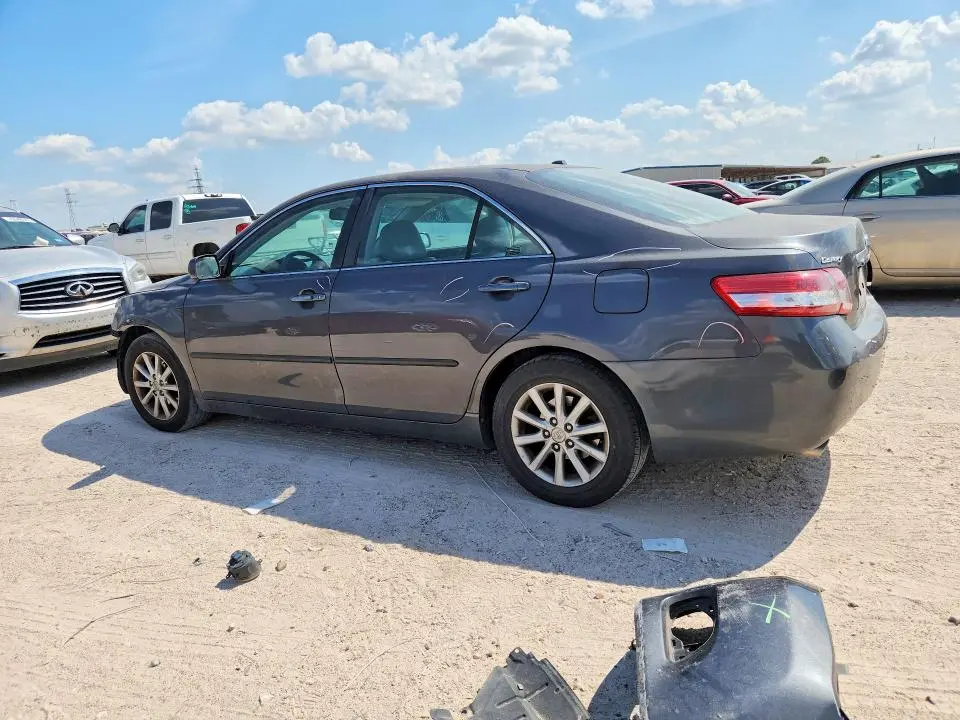 2011 TOYOTA CAMRY XLE V6  