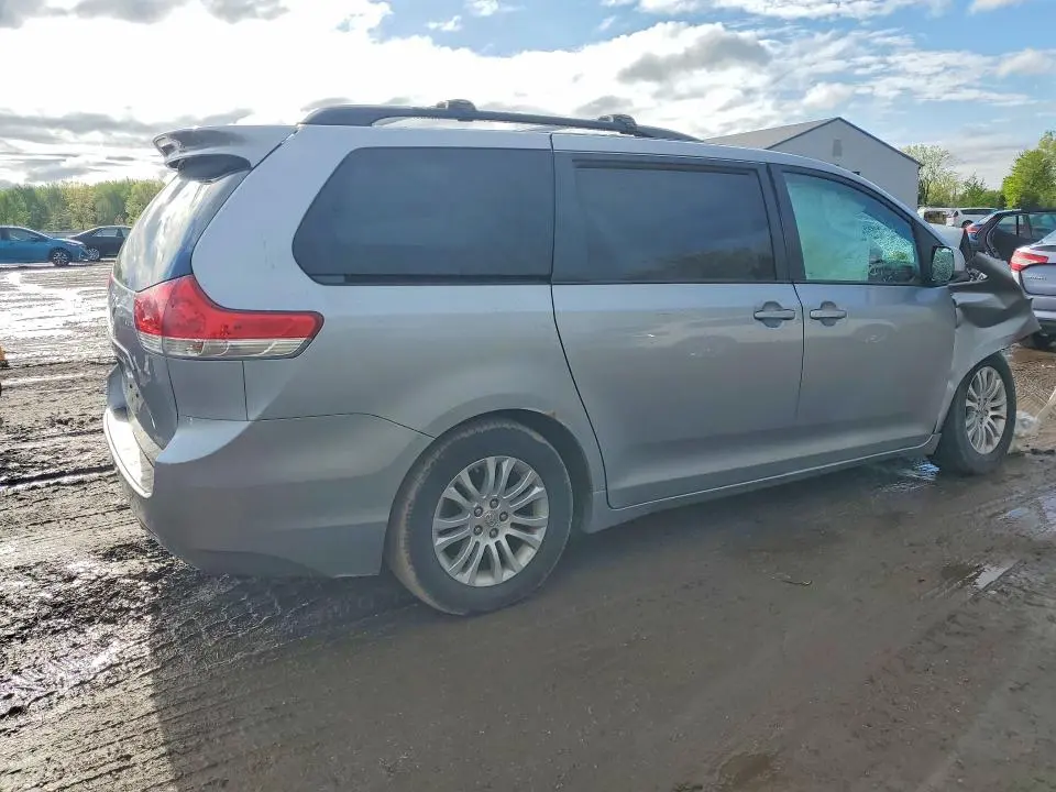 2011 TOYOTA SIENNA XLE 8-PASSENGER  