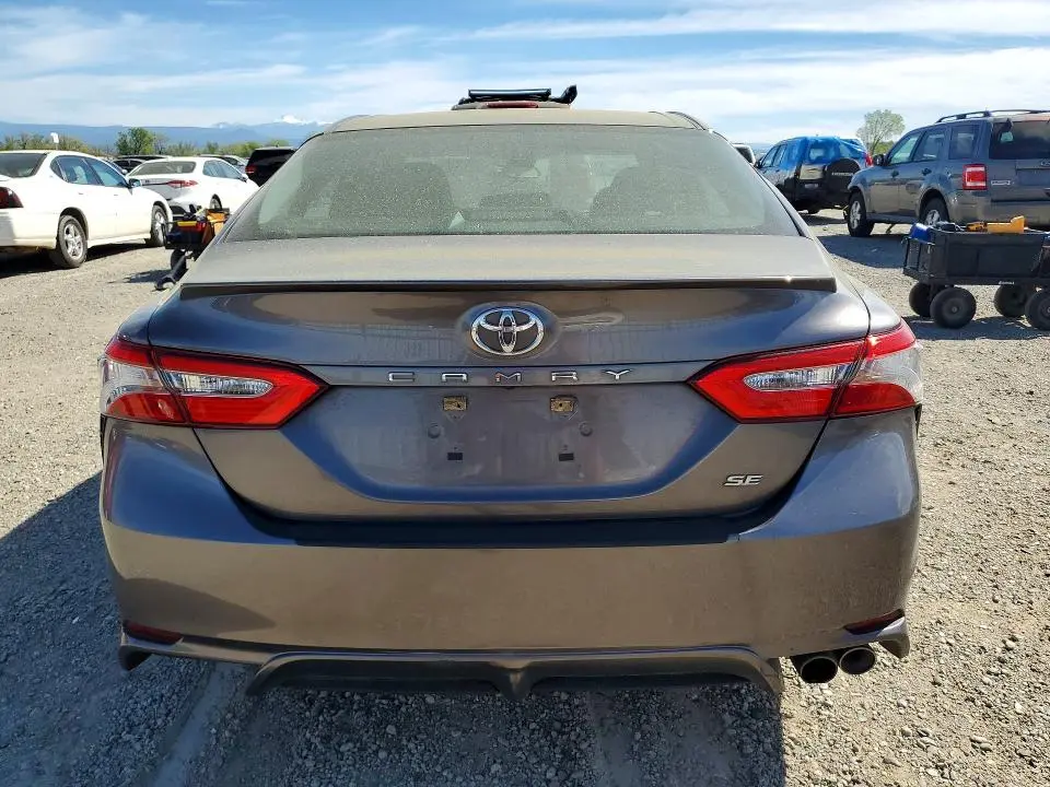 2018 TOYOTA CAMRY SE  