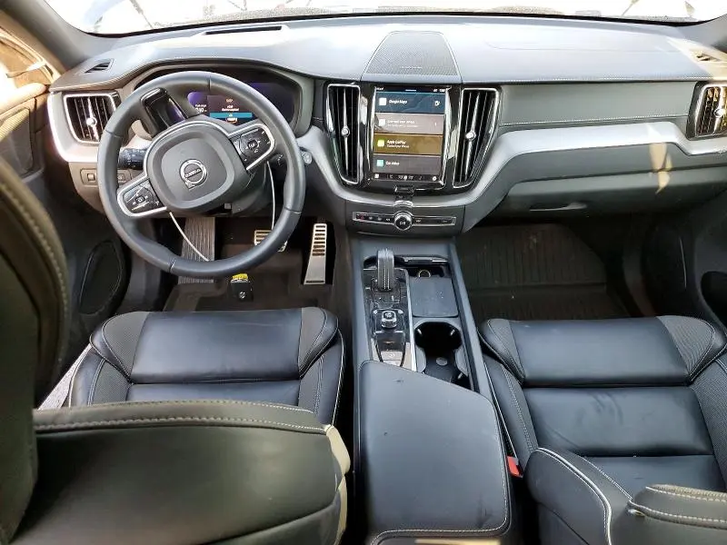 2022 VOLVO XC60 B5 R-DESIGN  