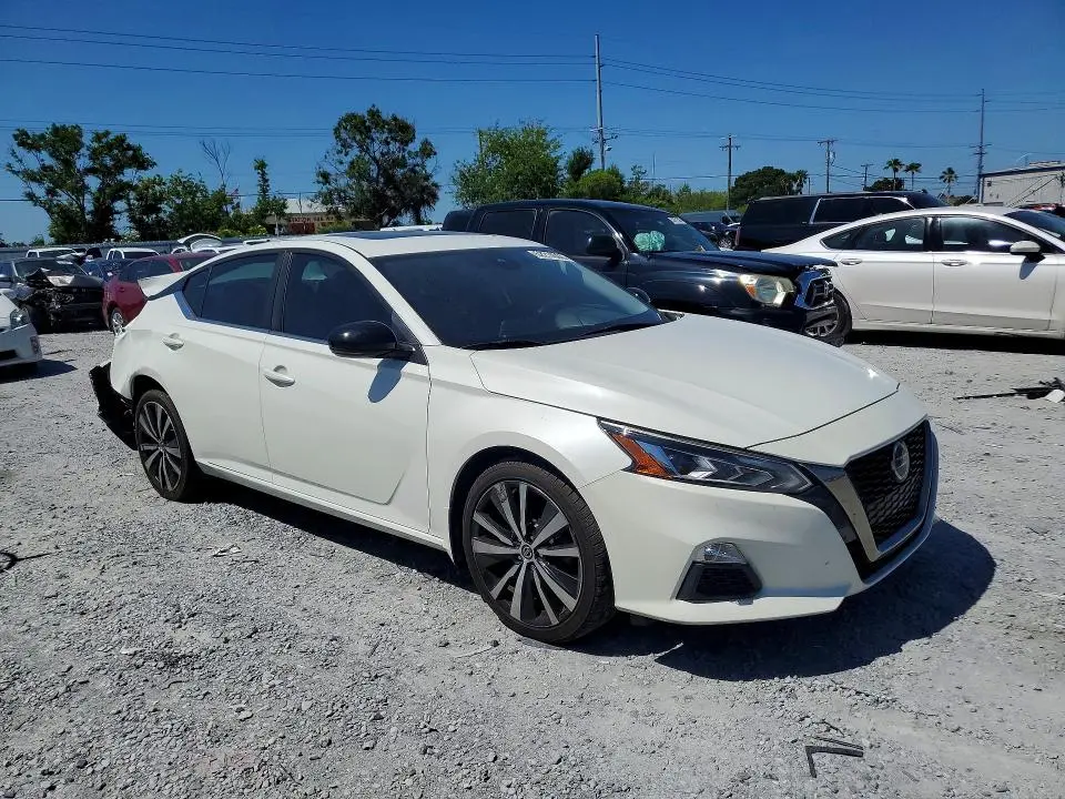 2021 NISSAN ALTIMA SR  