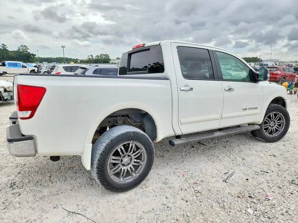 2011 NISSAN TITAN SV  