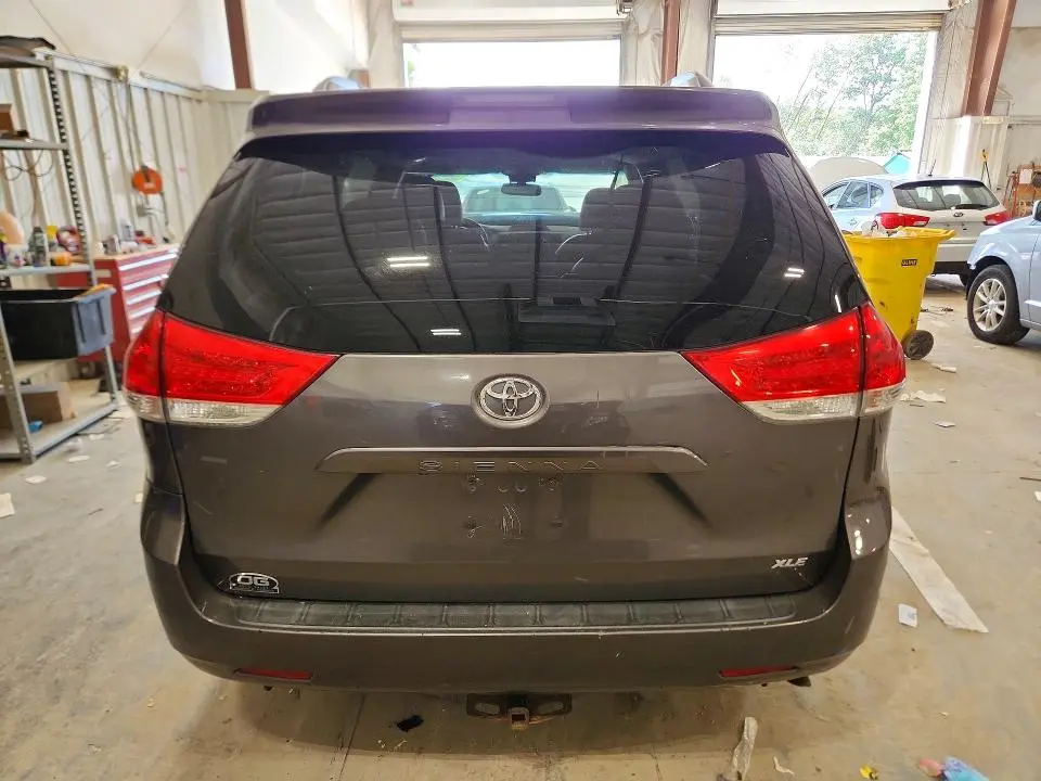 2013 TOYOTA SIENNA XLE 8-PASSENGER  