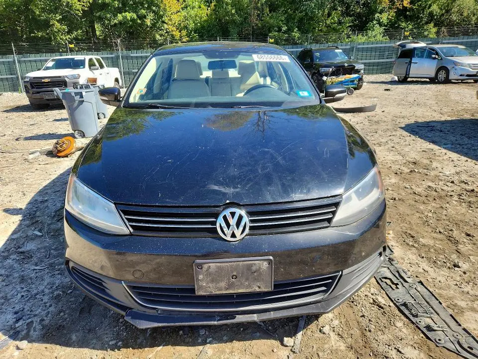 2013 VOLKSWAGEN JETTA SE  