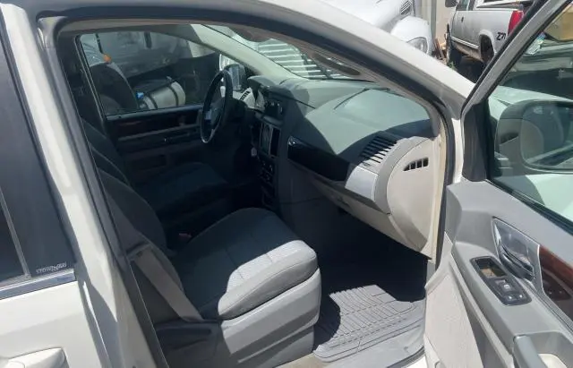 2010 CHRYSLER TOWN & COUNTRY TOURING  