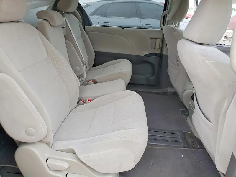 2018 TOYOTA SIENNA LE 8-PASSENGER  