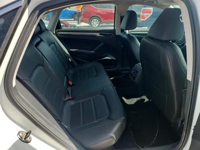 2018 VOLKSWAGEN PASSAT SE  