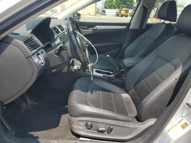2013 VOLKSWAGEN PASSAT SE  