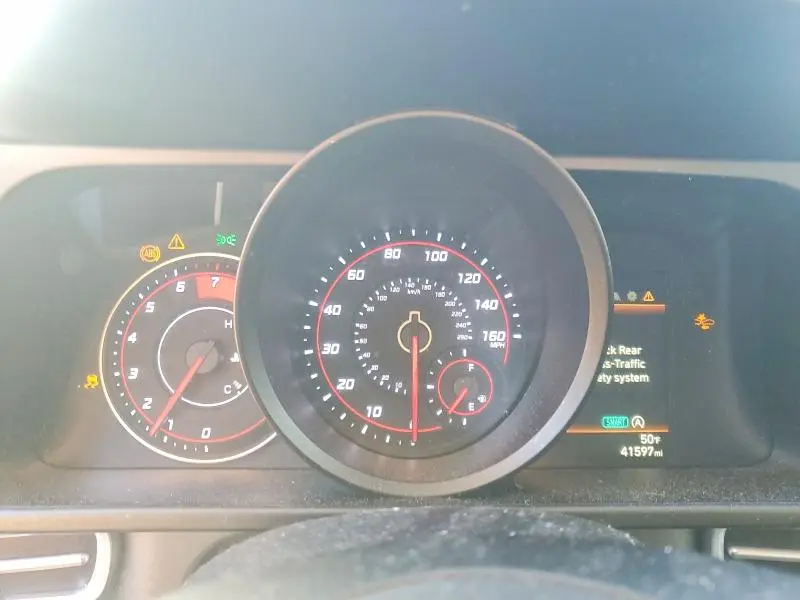 2023 HYUNDAI ELANTRA SE  