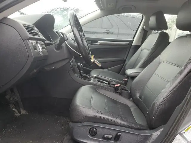 2016 VOLKSWAGEN PASSAT SE  