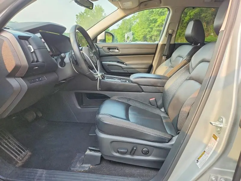 2024 NISSAN PATHFINDER SL  