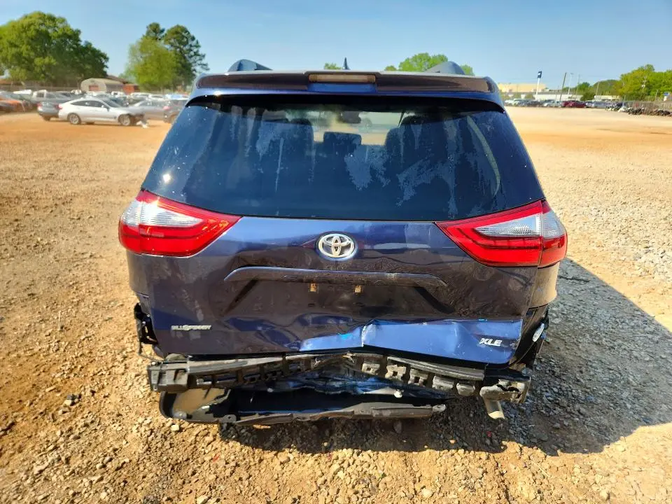 2020 TOYOTA SIENNA XLE PREMIUM 8-PASSENGER  