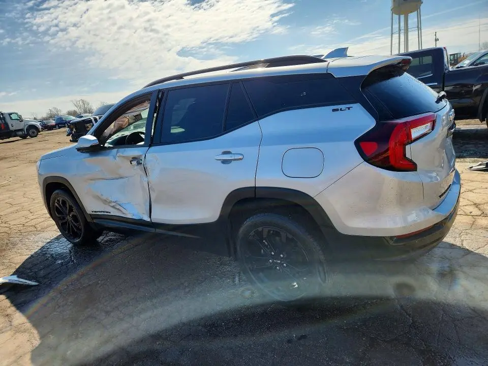 2022 GMC TERRAIN SLT  