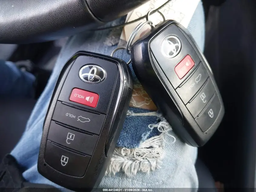 2024 TOYOTA COROLLA HYBRID XLE