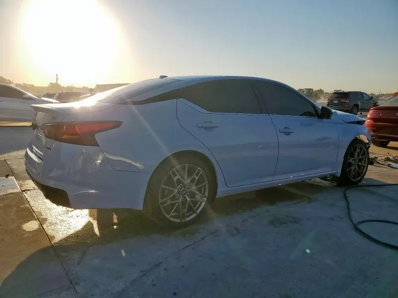 2024 NISSAN ALTIMA SR  