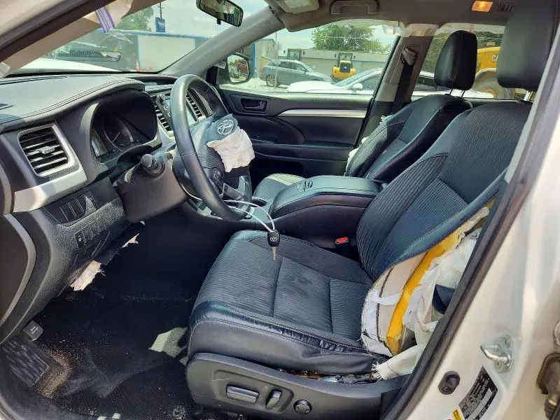 2016 TOYOTA HIGHLANDER LE PLUS  