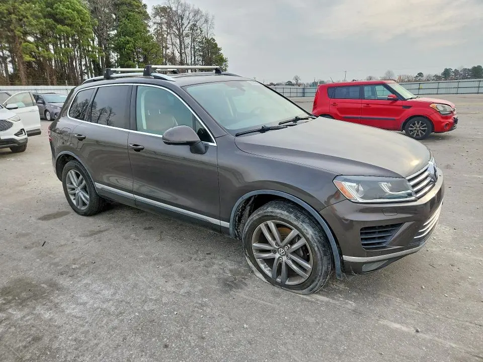 2015 VOLKSWAGEN TOUAREG V6  