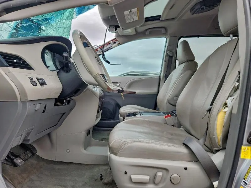 2012 TOYOTA SIENNA XLE  