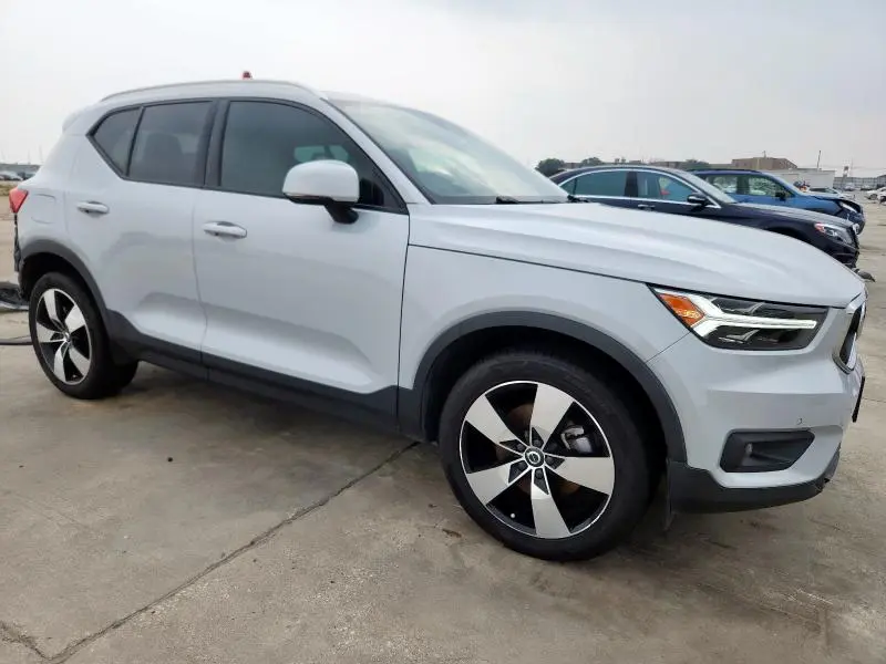 2021 VOLVO XC40 T5 MOMENTUM  