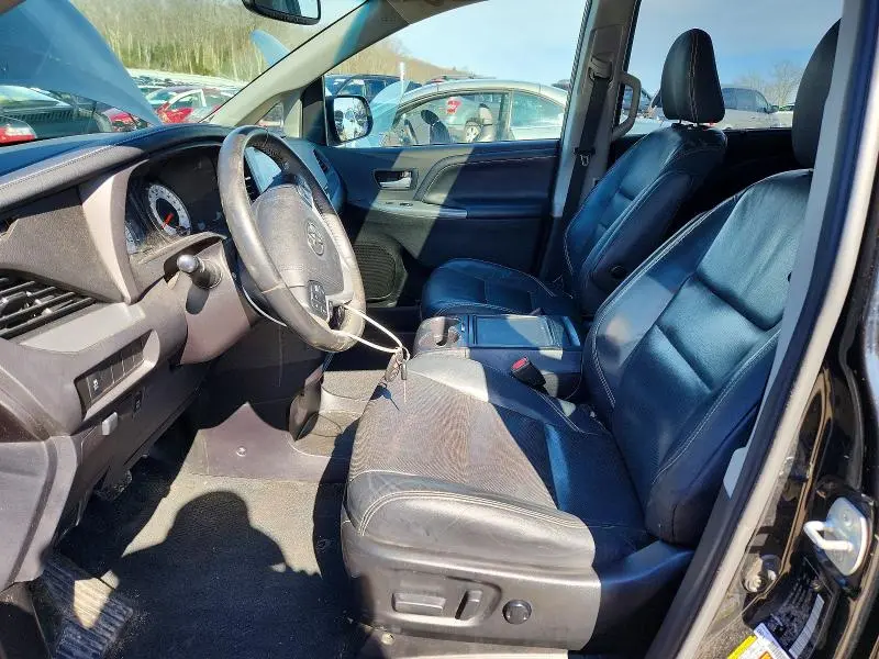 2017 TOYOTA SIENNA SE 8-PASSENGER  