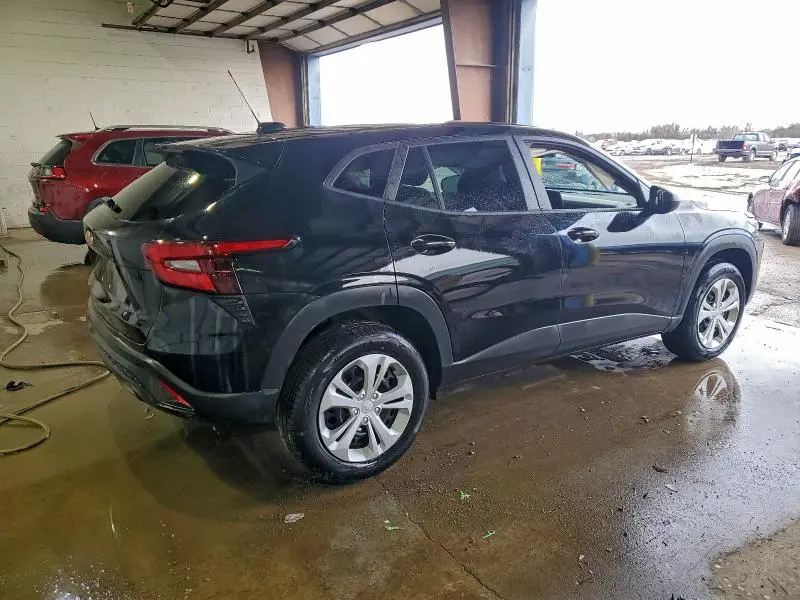 2025 CHEVROLET TRAX LS  