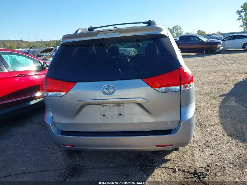 2014 TOYOTA SIENNA XLE V6 8 PASSENGER
