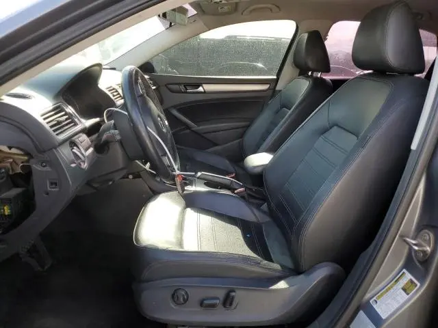 2015 VOLKSWAGEN PASSAT SE  