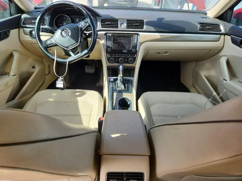 2017 VOLKSWAGEN PASSAT SE  