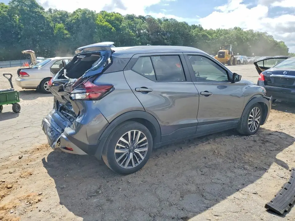 2022 NISSAN KICKS SV  