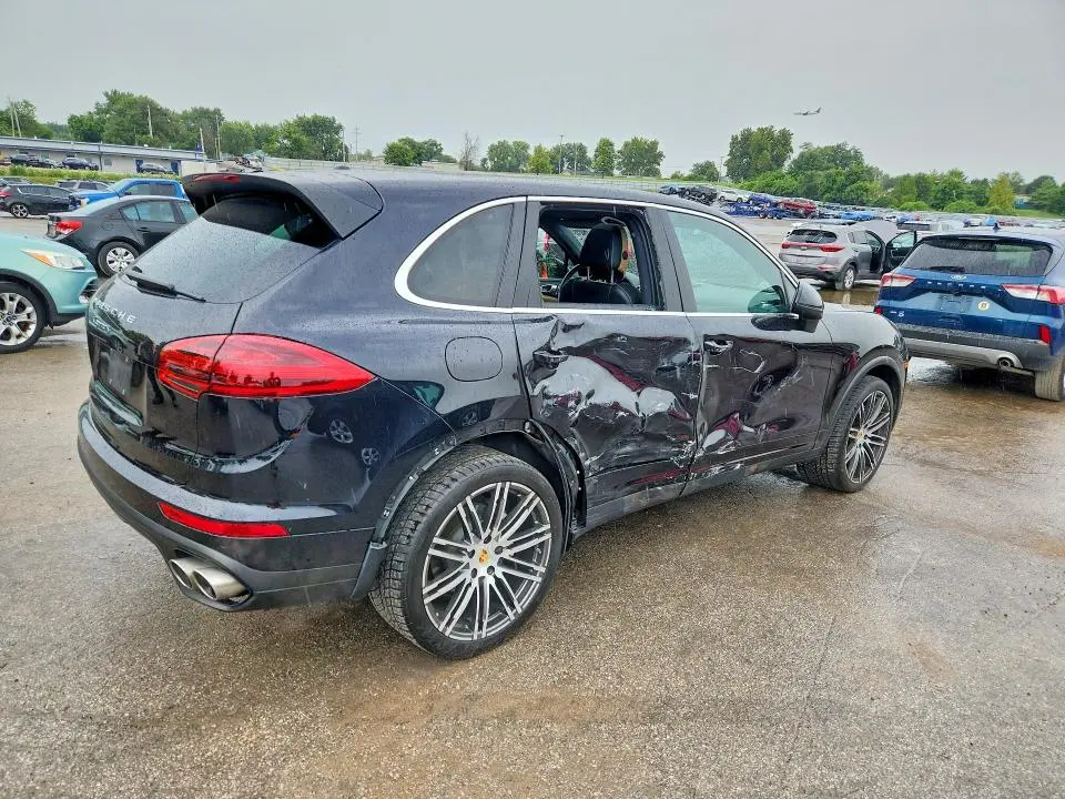 2017 PORSCHE CAYENNE S  