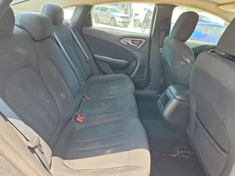 2016 CHRYSLER 200 LIMITED  