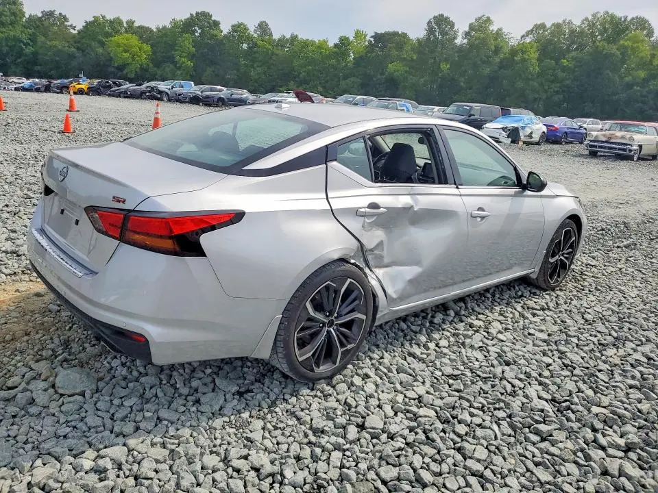 2023 NISSAN ALTIMA SR  
