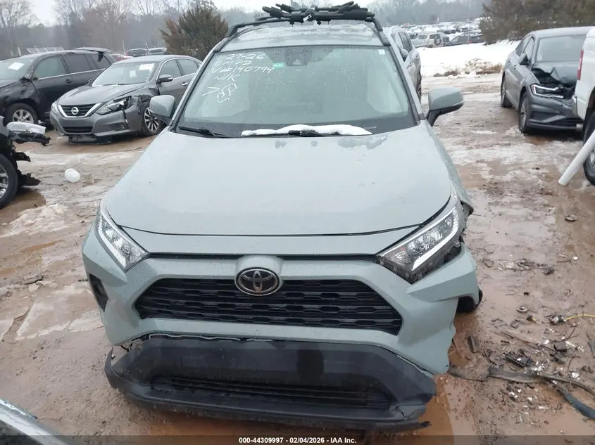 2021 TOYOTA RAV4 XLE