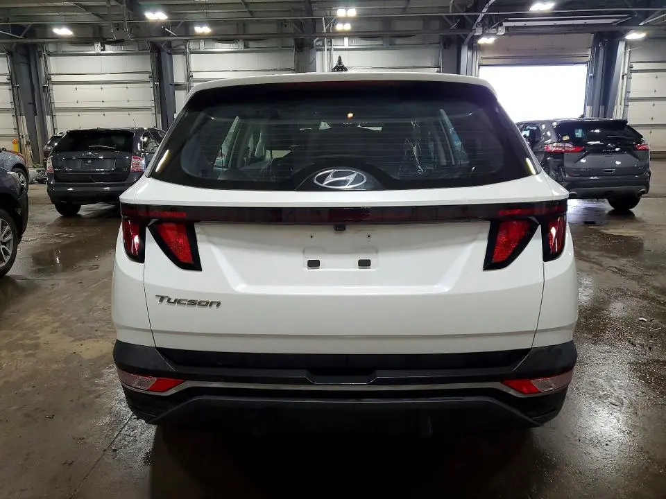 2022 HYUNDAI TUCSON SE  