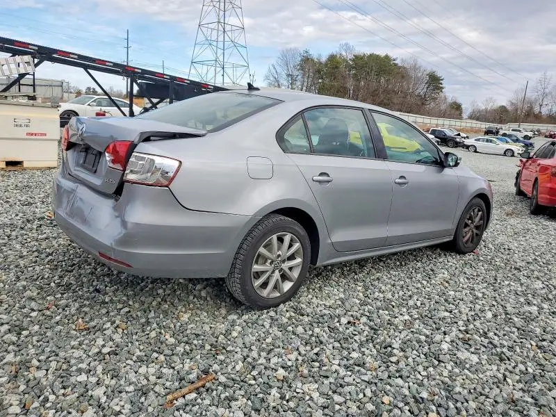 2011 VOLKSWAGEN JETTA SE  
