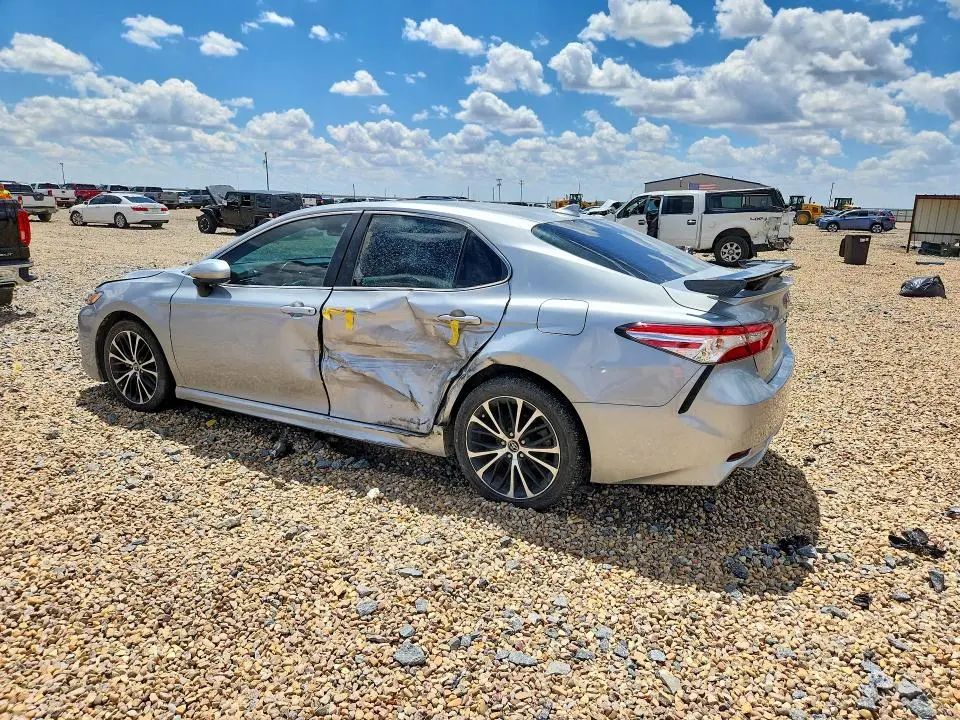 2020 TOYOTA CAMRY SE  