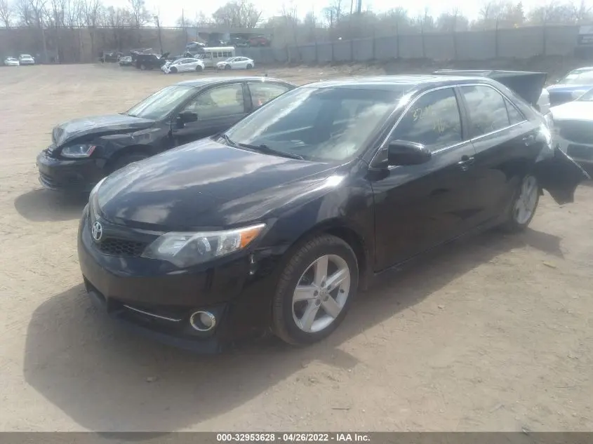 2012 TOYOTA CAMRY SE