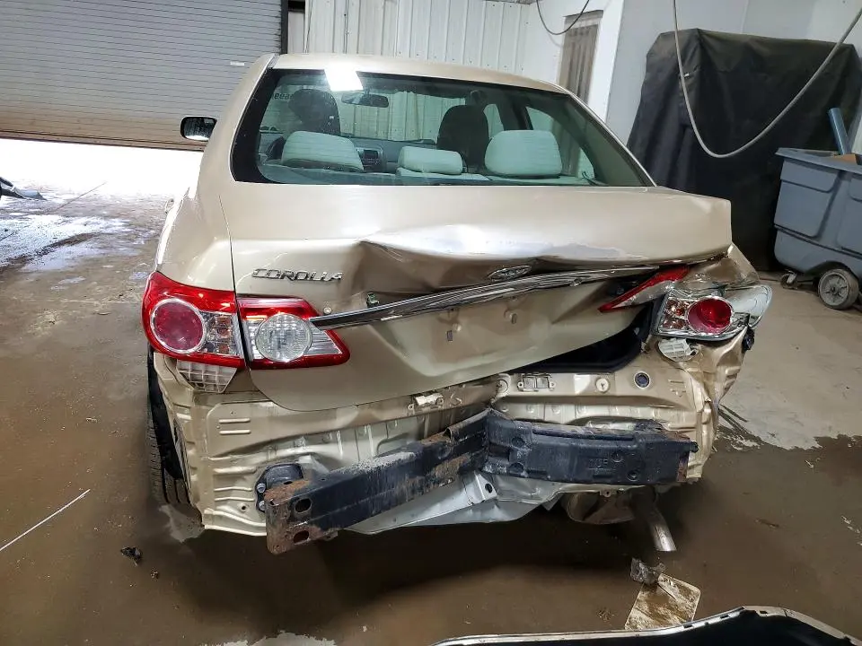 2011 TOYOTA COROLLA LE  